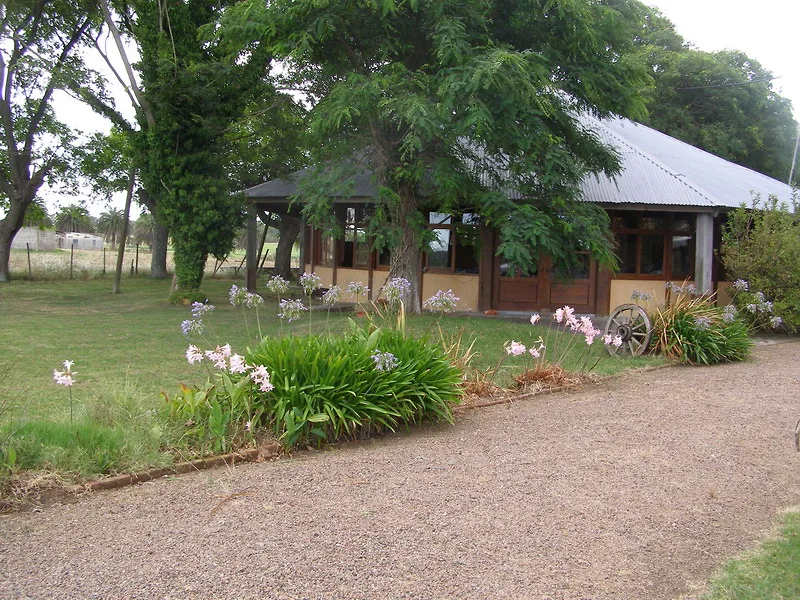 Casa de campo y jardín del establecimiento